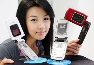 Illustration for article titled Samsung Unveils Its First Phone With Video Editing Capability
